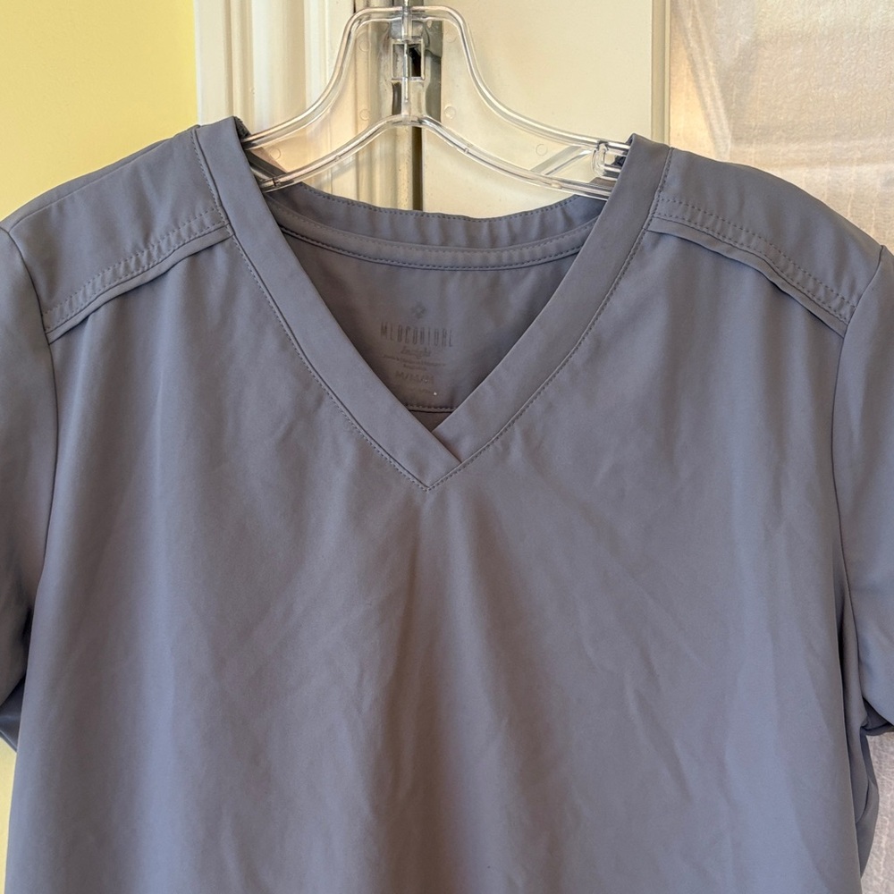 M Med Couture Slate V-Neck ScrubsTee multiple pockets side hem slits
